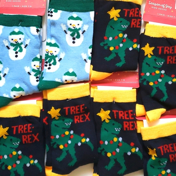 x12 Kids Christmas Holiday Socks Snowman Dinosaur Childrens Christmas Socks - Picture 6 of 12